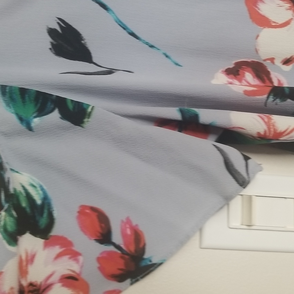 C & E womens open shoulder short sleeve flutter blouse - Picture 4 of 5